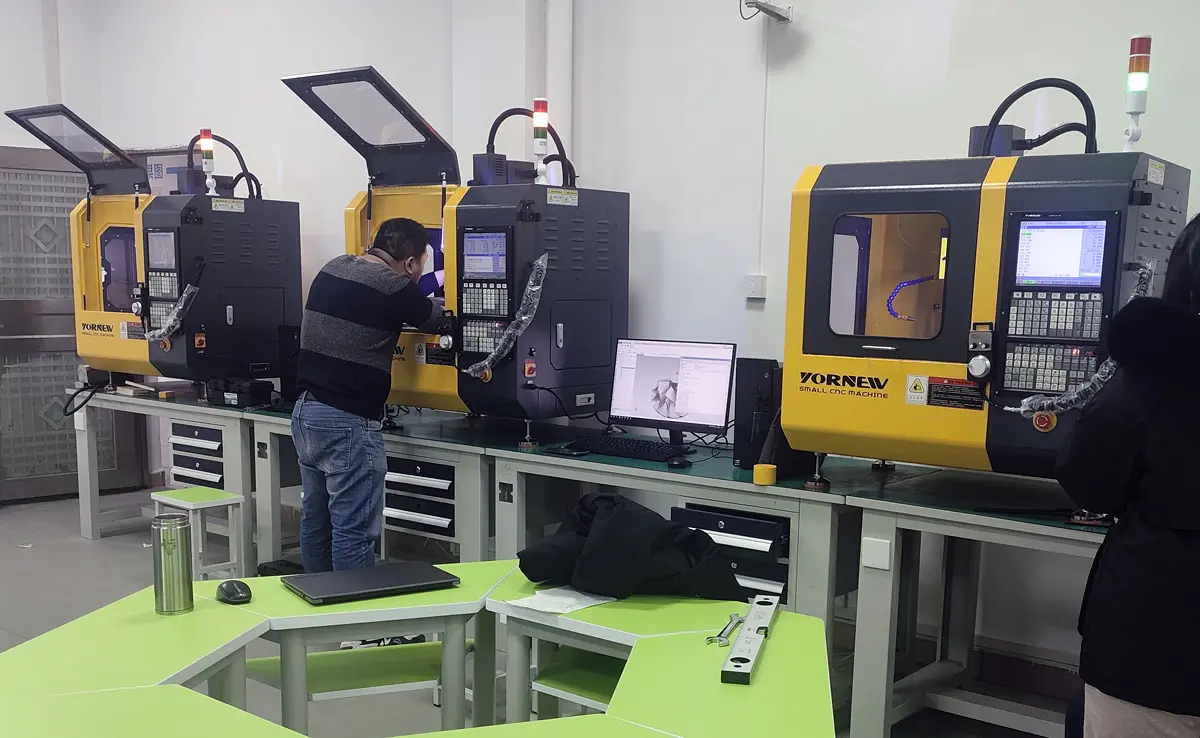 Compact 5-axis CNC milling machine